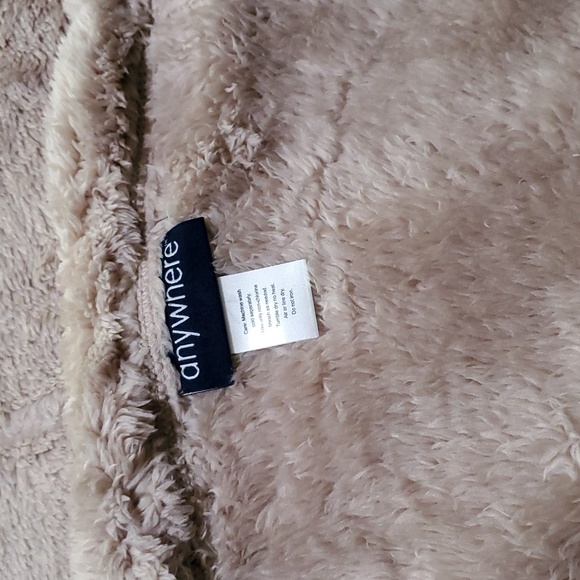 Throw - Picture 2 of 4